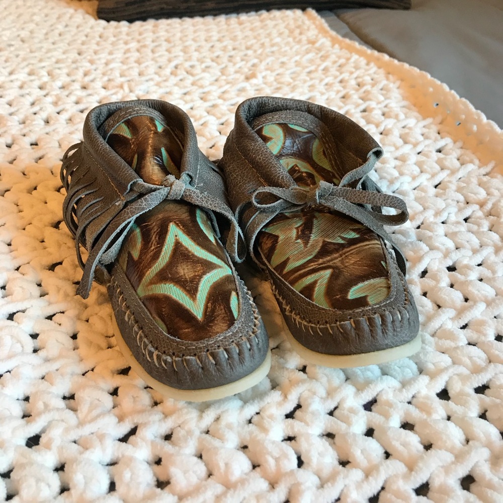 Leather Fringe Mocs😍